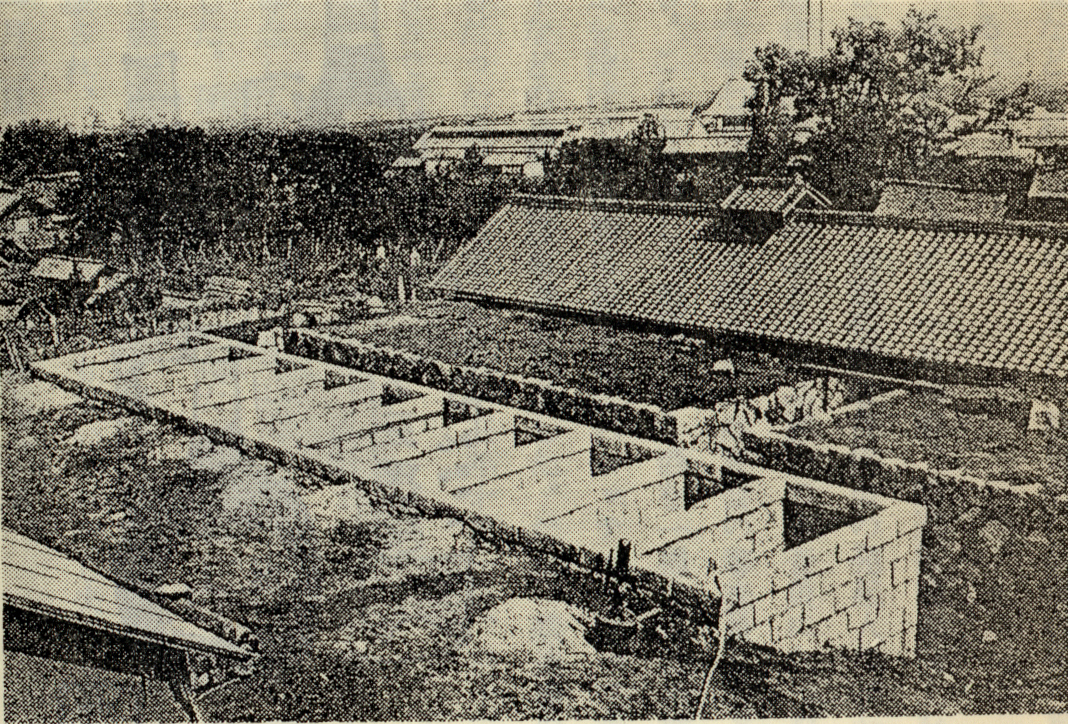 有形文化財「石蔵発酵槽」での伝統製法を今に伝えています(明治34年建設)