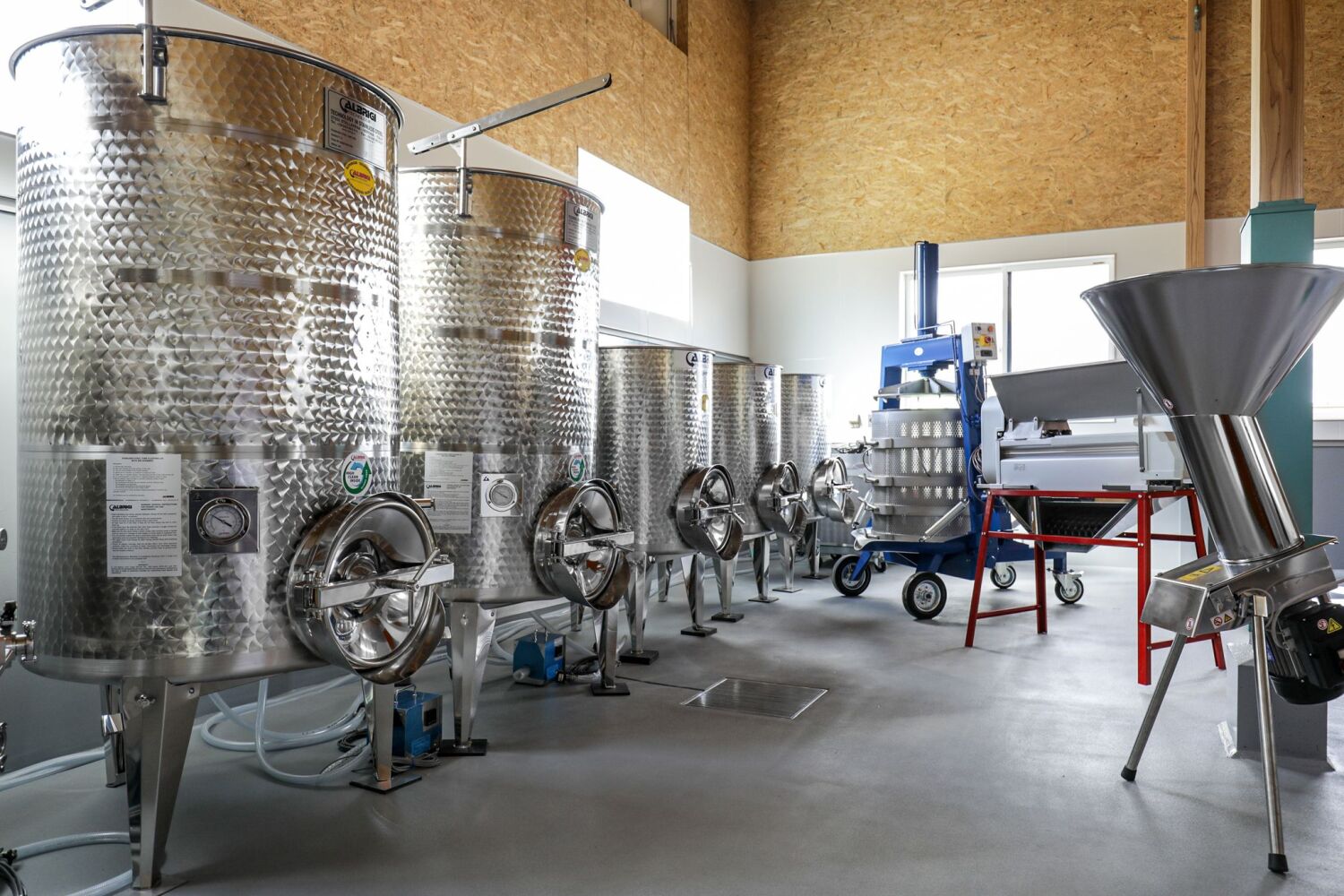 ワイナリー（内部）